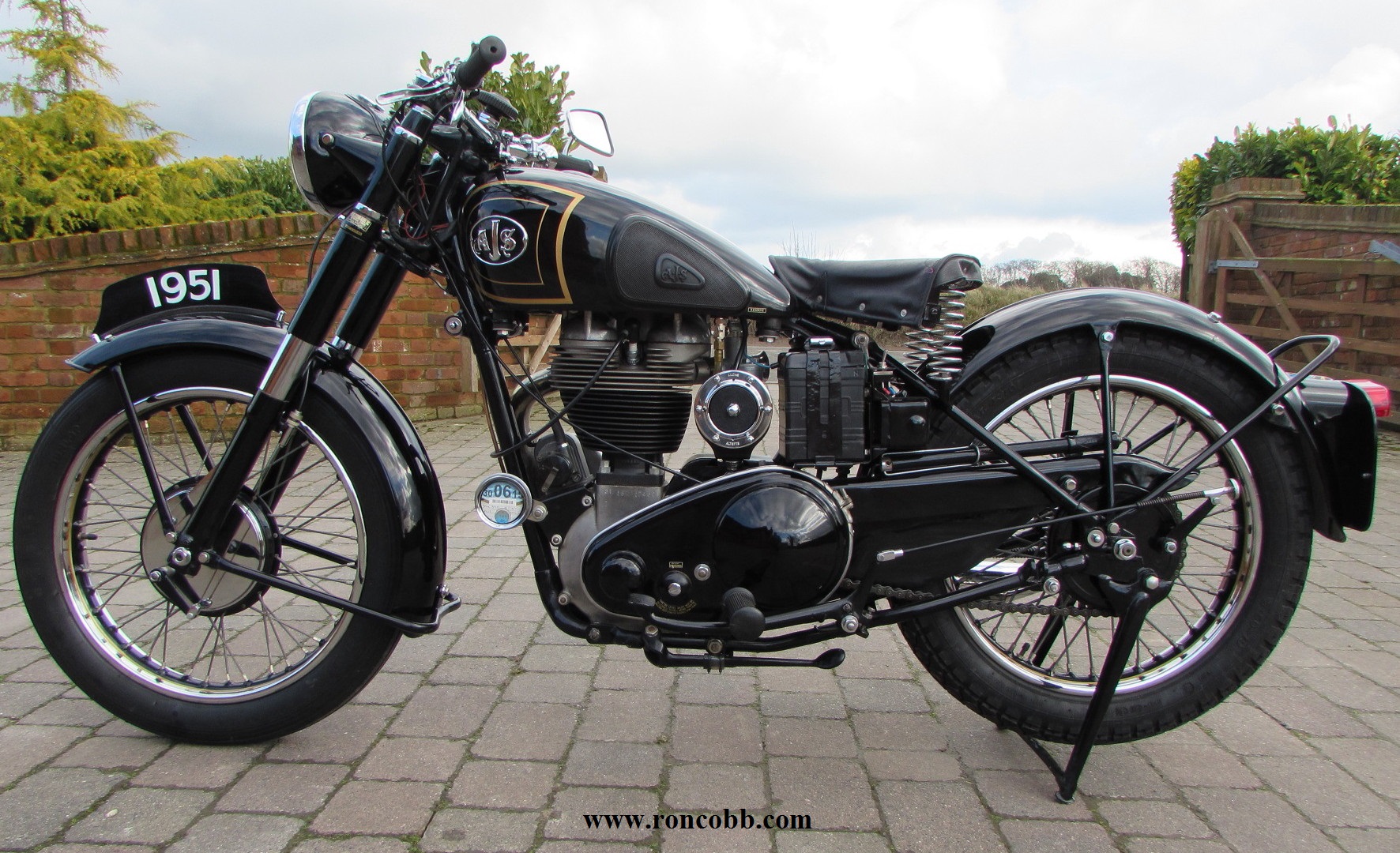 AJS-1951-2.jpg - 728328 Bytes